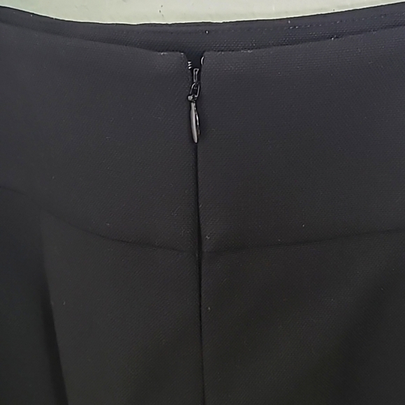 LOFT Black Mini-Skirt, 2 Pockets on the Front, Size 10 - Picture 7 of 10